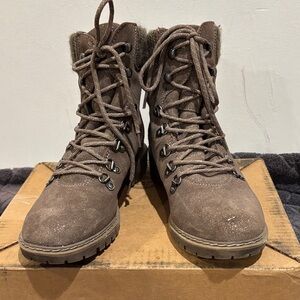 GH Bass Woman’s Brown Suede Lace-Up Boots with Metallic Gold Sparkle